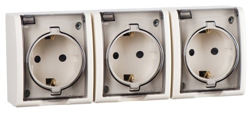 Розетка трехместная Simon 15 Aqua, открытый монтаж, с заземлением, с крышкой, со шторками, слоновая кость